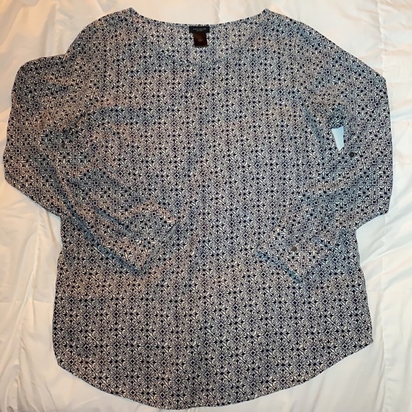 New WO tags Ann Taylor blouse. Large - Picture 2 of 5